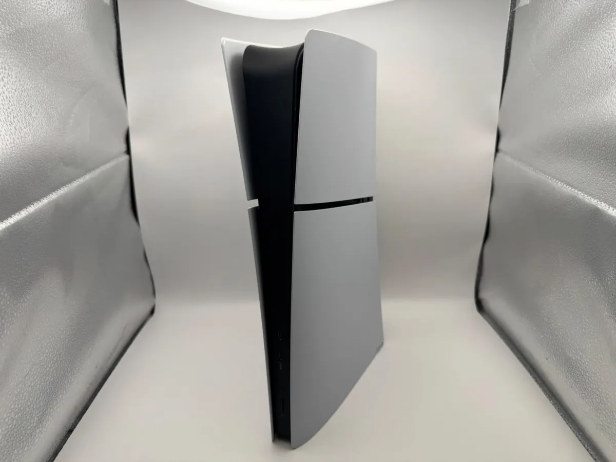 PS5 Slim Digital Edition, standing upright