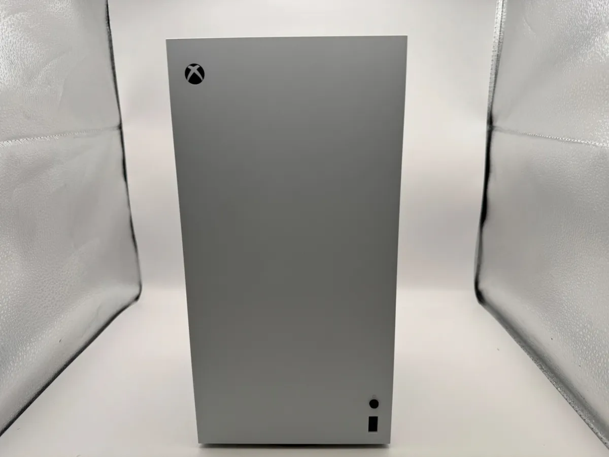 Xbox Series X Digital Edition in Robot White
